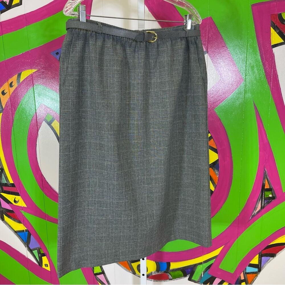 Vintage Alfred Dunner, Midi Skirt with Belt. Size 14. Excellent condition!